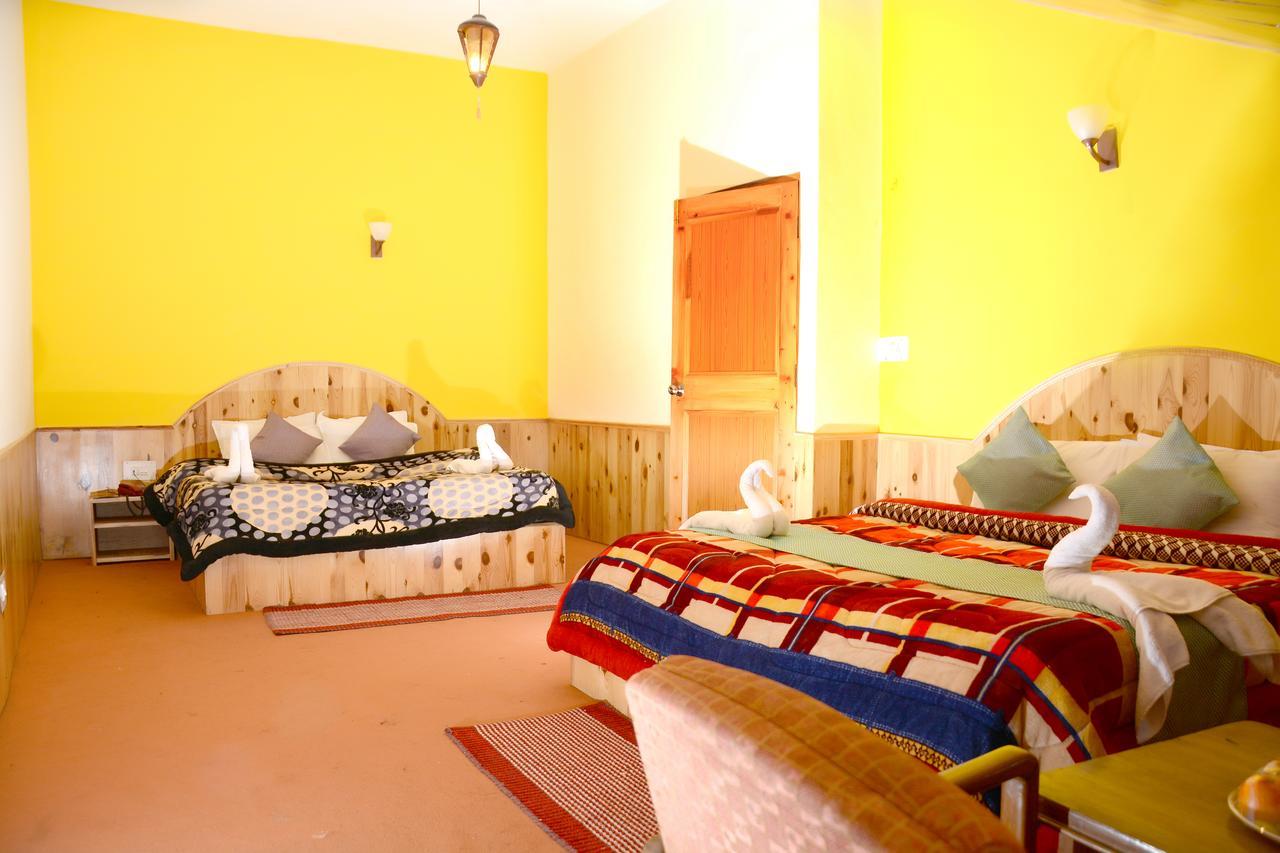 Hotel Rajhans Manali Kültér fotó