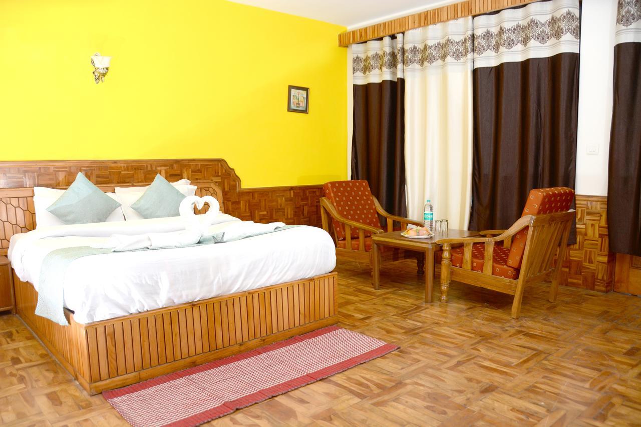 Hotel Rajhans Manali Kültér fotó