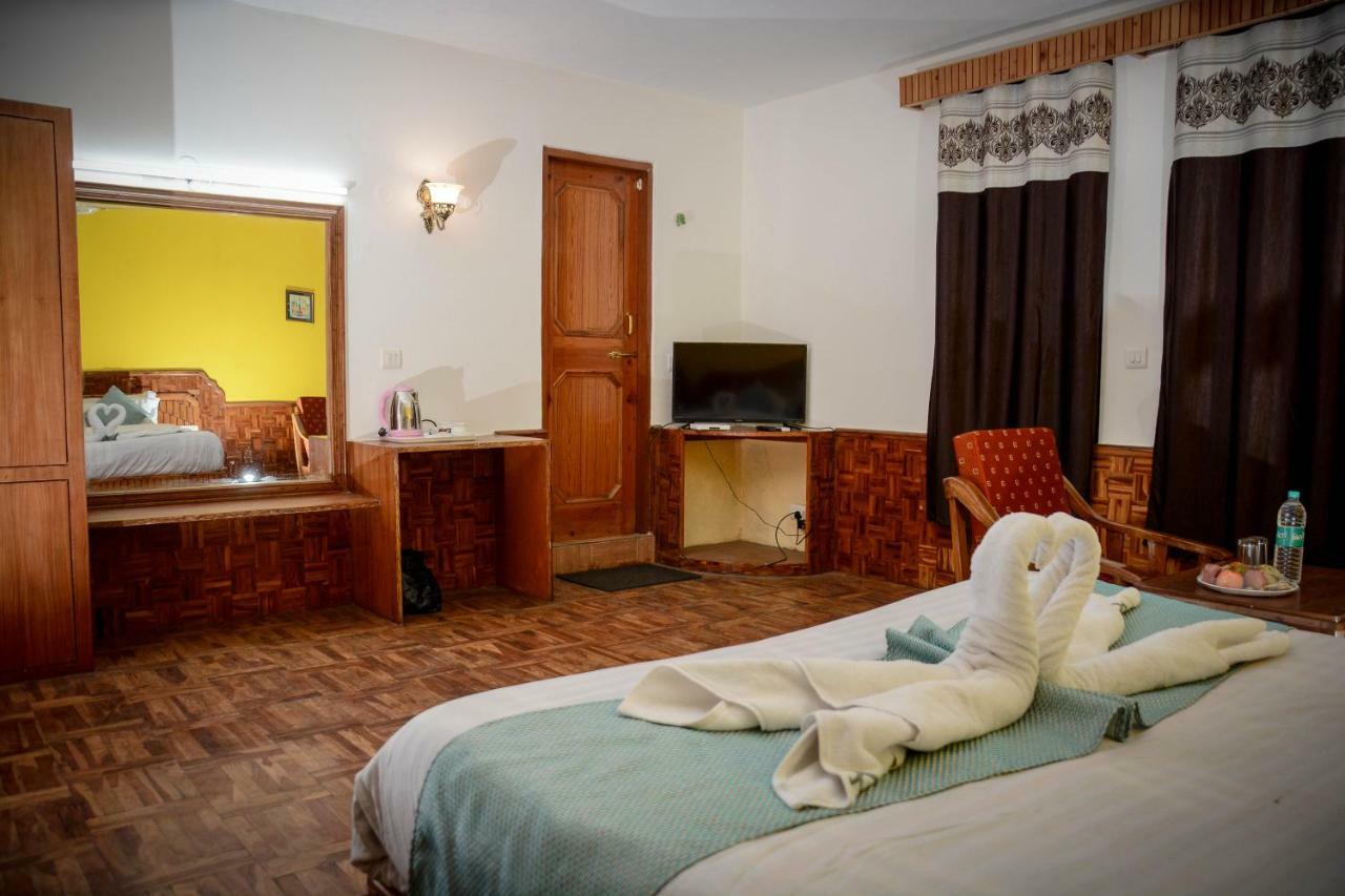 Hotel Rajhans Manali Kültér fotó
