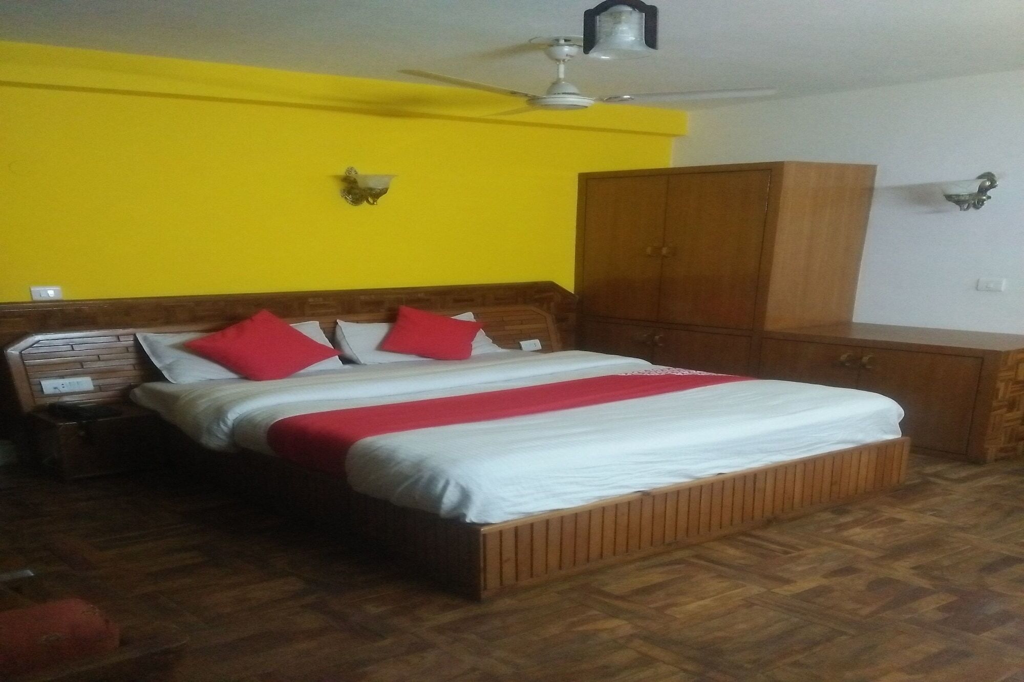 Hotel Rajhans Manali Kültér fotó